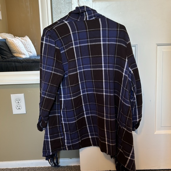 A Long and Embellished Plaid Shirt - Picture 5 of 5